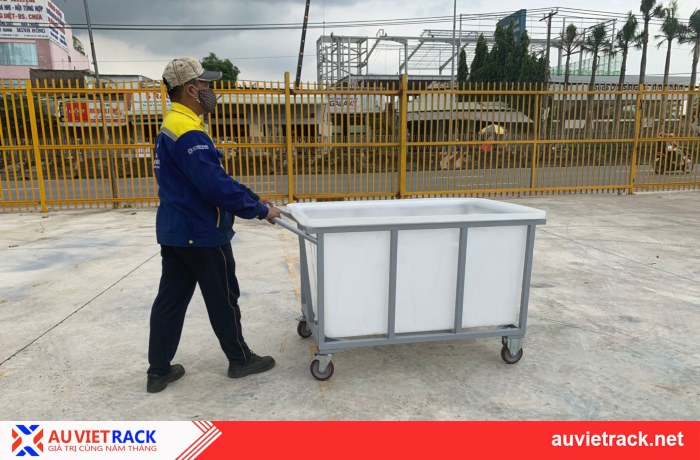xe đẩy thùng nhựa 500l
